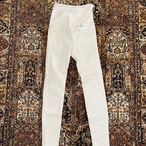 Maternity white jeans. H&M maternity jeans.